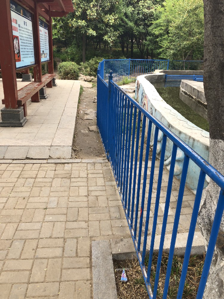 金屬護(hù)欄刷新維護(hù)新方案：醇酸底漆，打造堅(jiān)固耐用基礎(chǔ)