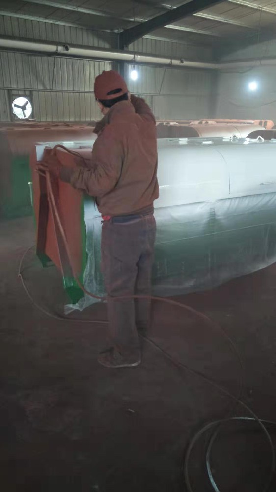 玻璃鋼防護(hù)新方案，晨虹醇酸防銹磁漆引領(lǐng)耐用潮流