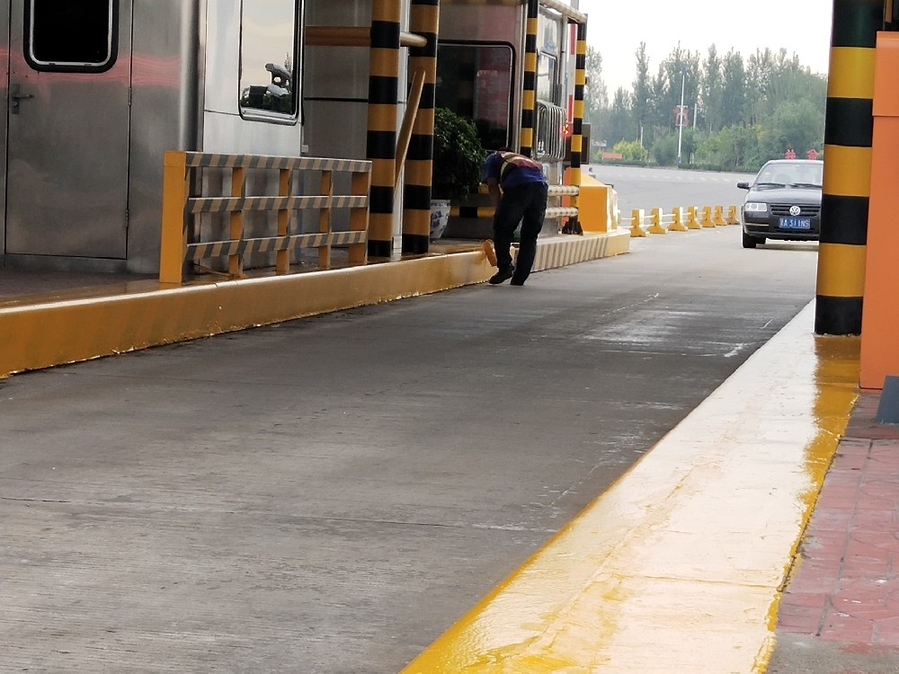 高速公路護(hù)欄煥新顏：晨虹醇酸改裝汽車漆，守護(hù)道路安全的色彩衛(wèi)士
